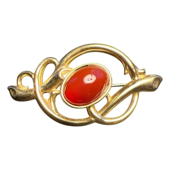 Vintage Statement Gold Brooch Broach Pin Red Stone and Classic Trending Design - Picture 1 of 3
